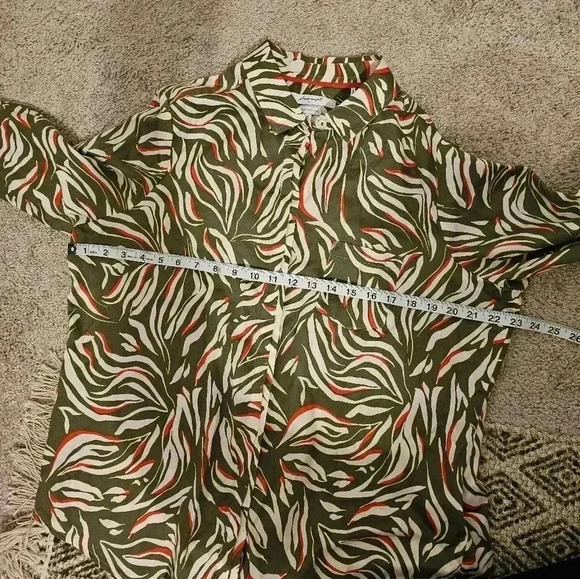 Foxcroft Women's Charlie Long Sleeve with Roll Tab Zebra Flair Blouse Size 16 - Picture 5 of 5